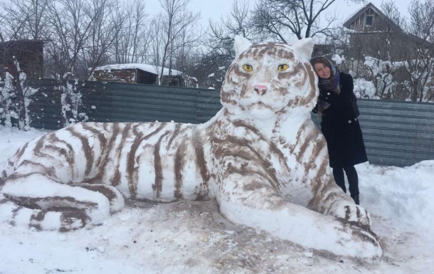 Мешканка Одеської області зліпила із снігу величезного тигра