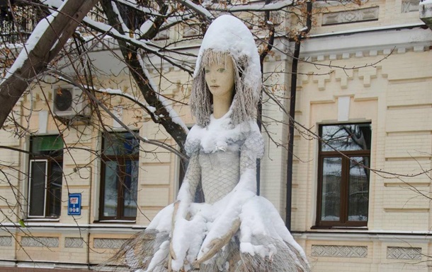 У Києві розбили скульптуру балерини