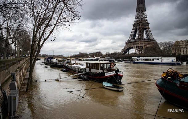 У Парижі повінь, Сена вийшла з берегів