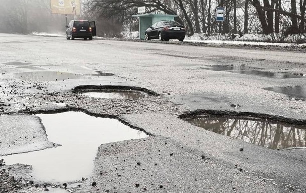 Трасса Киев-Харьков повреждена снегопадами