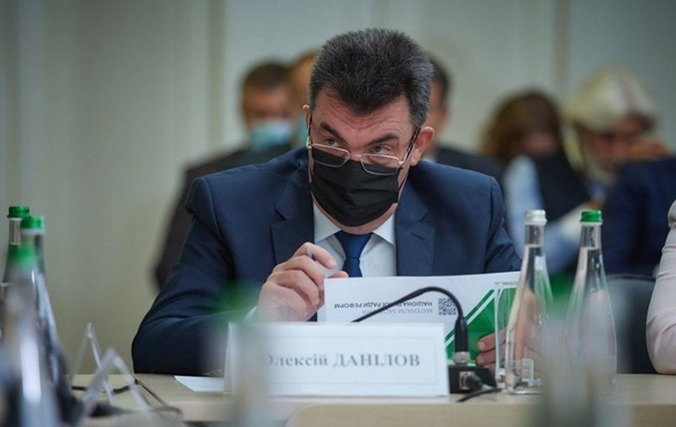 Данілов відповів критикам санкцій проти ТБ-каналів