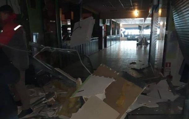 У торговому центрі в Чернівцях прогримів вибух