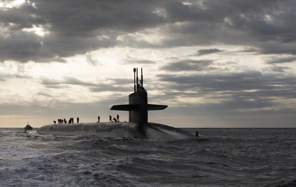 В Японії підводний човен зіткнувся з цивільним судном