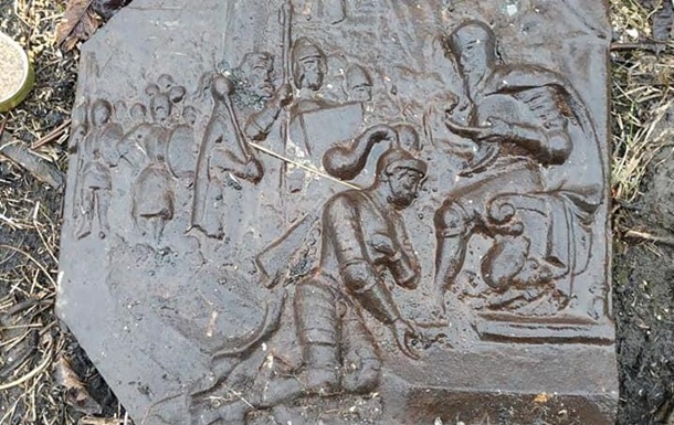 На Львівщині в городі знайшли старовинний барельєф