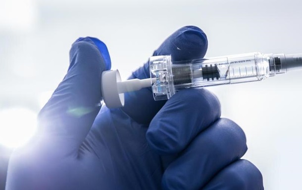 У ФРН завели справу на лікаря за випробування власної вакцини від COVID-19