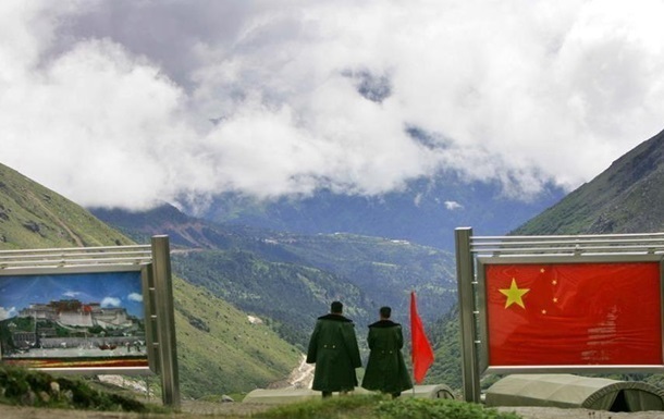 Китай і Індія розводять війська біля кордону