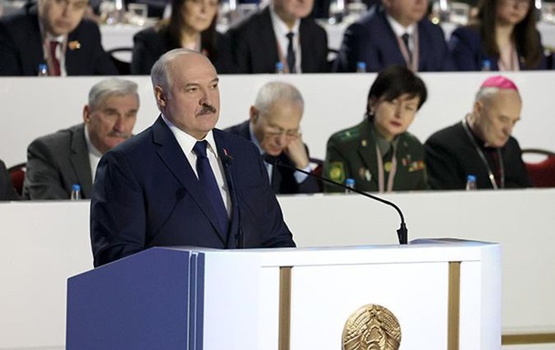 Лукашенко пообіцяв референдум щодо нової конституції через рік