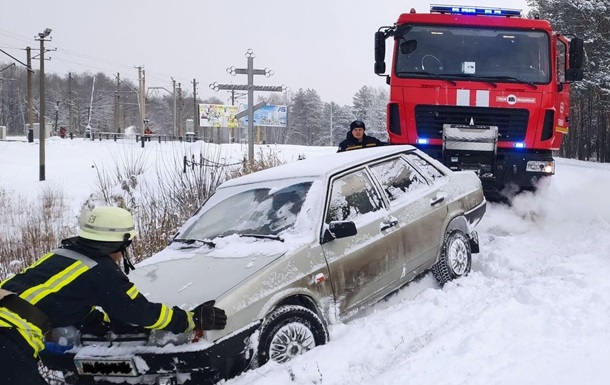 У ДСНС розповіли про ситуацію на дорогах України