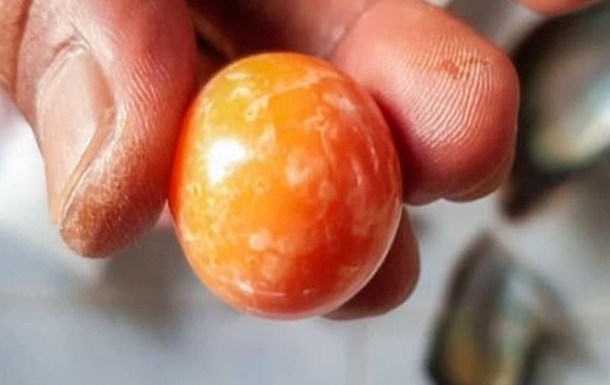 Житель Таиланда нашел в еде редкую жемчужину 