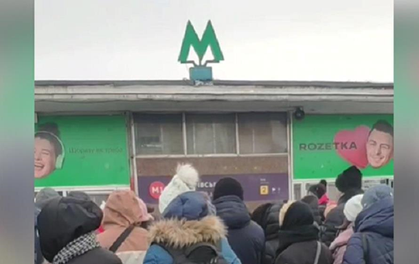 У Києві утворилася величезна черга в метро