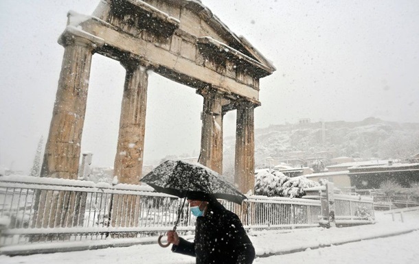 Акрополь у снігу. Найпотужніший снігопад у Греції