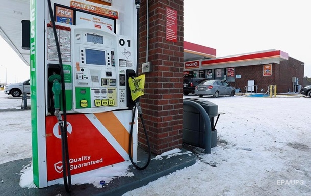 Через морози в США рекордно впав видобуток нафти