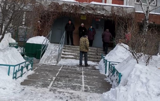 Другий випадок за добу: у Києві з балкона багатоповерхівки випала дівчинка