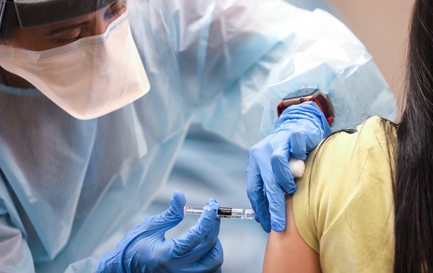 Пакет COVID-вакцинації ввели в Програму медгарантій 2021