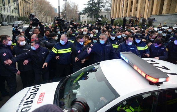 Саакашвілі вже будує плани. Політкриза в Грузії