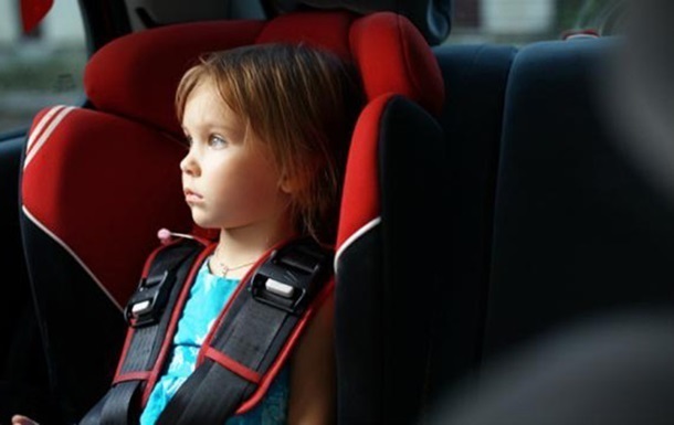 В Україні змінили правила перевезення дітей в авто