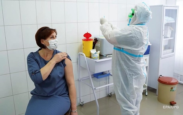 В Украине COVID-вакцину получили 159 человек