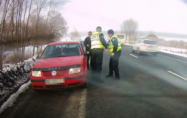 Мешканка Волині народила за кермом автомобіля