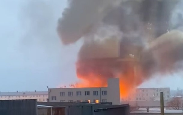 Біля заводу в Харкові сталася масштабна пожежа