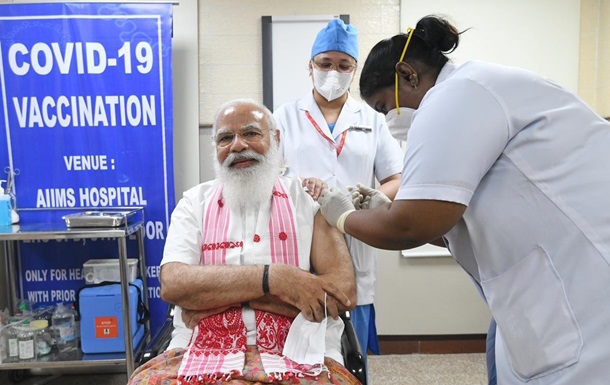 В Индии премьер вакцинировался препаратом Covaxin