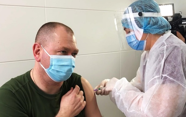 Глава Прикордонної служби вакцинувався від коронавірусу