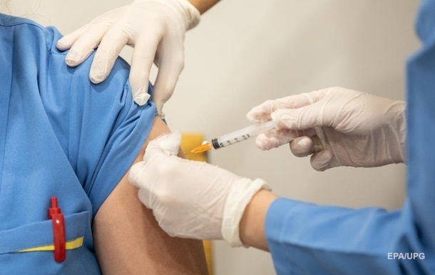 Один человек попал в больницу после вакцинации - нардеп
