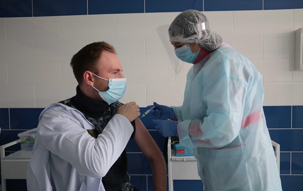 В Украине сделали рекордное число COVID-прививок