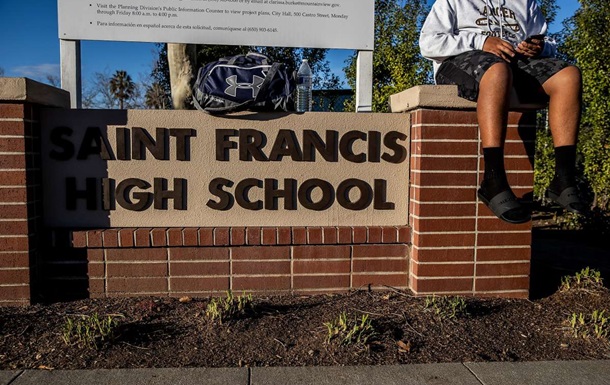 Подростков исключили из школы из-за  расистского  средства от угрей