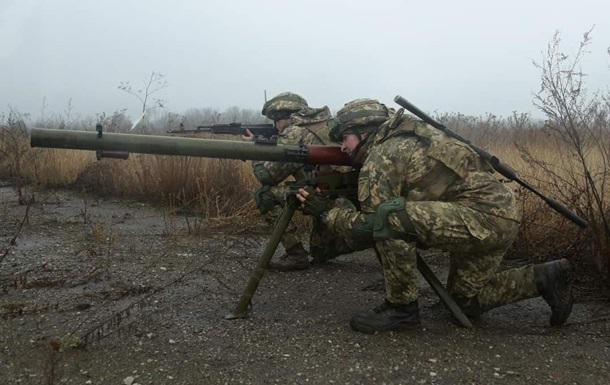 На Донбасі за добу 10 обстрілів