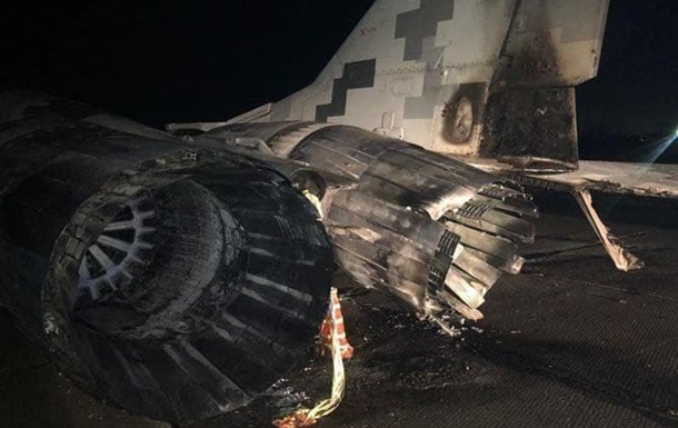 З явилися фото аварії авто з літаком під Києвом