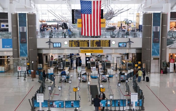 США зафіксували рекордний за час пандемії пасажиропотік в аеропортах
