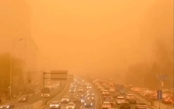 Столицу Китая накрыла песчаная буря