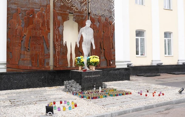 У Житомирі вандал пошкодив пам ятник Героям Небесної Сотні