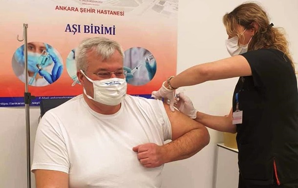 Начебто, живі : посол України в Туреччині отримав COVID-вакцину