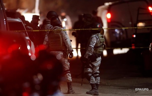 В Мексике напали на конвой полиции, более 10 погибших