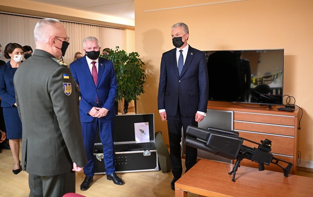 Президент Литви подарував ЗСУ  ловця дронів 