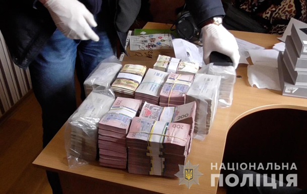 В Україні шахраї через фінансову піраміду обдурили 55 тисяч осіб