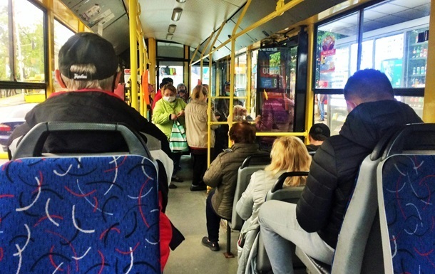 В Одесі вирішили не зупиняти громадський транспорт