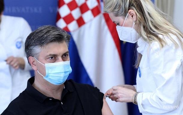 У Хорватії прем єр і глава МОЗ зробили щеплення препаратом AstraZeneca