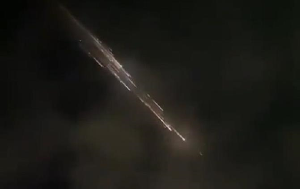 Уламки ракети SpaceX у падінні потрапили на відео