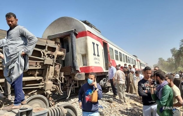 У Єгипті зіткнення поїздів сталося через зірваний стоп-кран