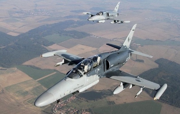 Самолет ВВС Чехии  потерял  крышку кабины во время учений