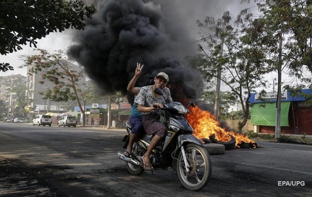 В Мьянме при разгоне протестов погибли не менее 50 человек 