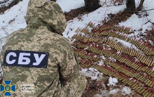 На Луганщині знайшли схованки зі зброєю