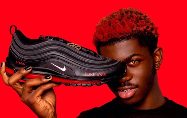 Nike подала до суду через  сатанинські  кросівки