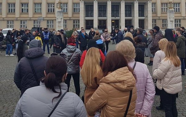 В Ужгороде протестуют против  красного  карантина