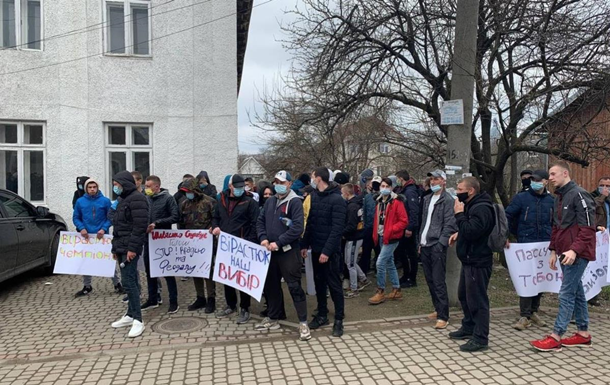 У ОИК собрались митинги за Вирастюка и Шевченко