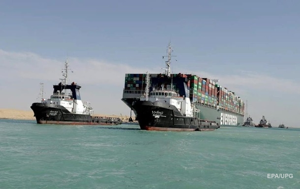 В Єгипті почали розслідувати аварію судна в Суецькому каналі
