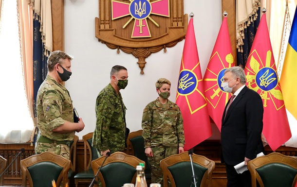 Военные атташе трех стран встретились с руководством Минобороны