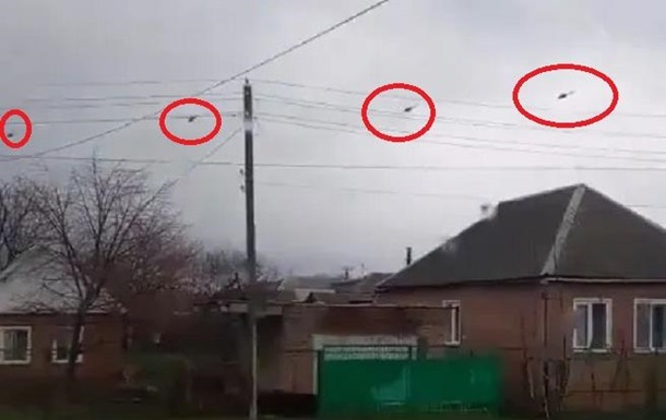 Військові вертольоти біля кордонів України потрапили на відео